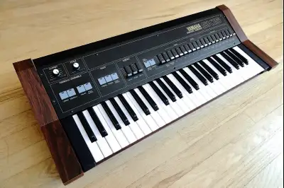 YAMAHA SK-15 Vintage Synthesizer 1980 - RARE Analog Gem, View more