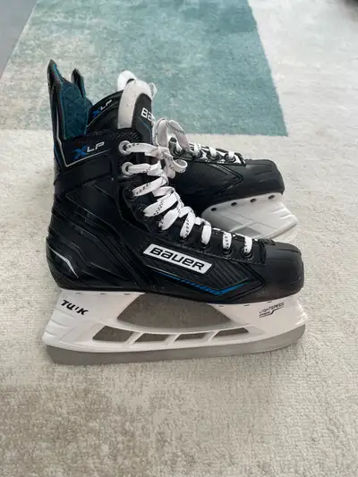 Bauer X-LP intermediate hockey skates size 6, View more