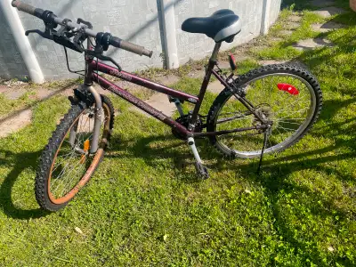 Vélo jeep à vendre en bon état J’ai change de vélo Vendu tel quel comme sur les photos 80$ ou meille...