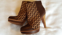 Size 10 Women's UGG Brown Leather  Platform Wedge Ankle Boots