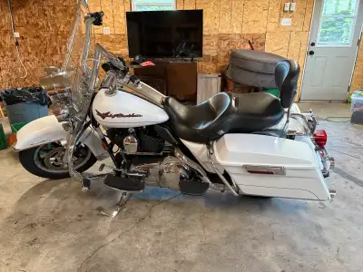 Pearl white. Removable back rest., upgraded flat top, Harley Davidson handlebars, upgraded Harley-Da...