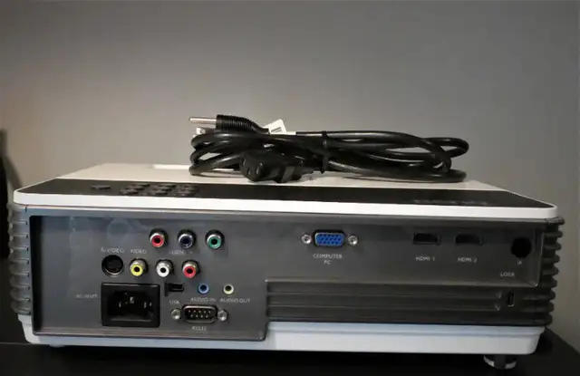Projecteur BENQ 600W neuf à vendre $260. in Other in Trois-Rivières - Image 4