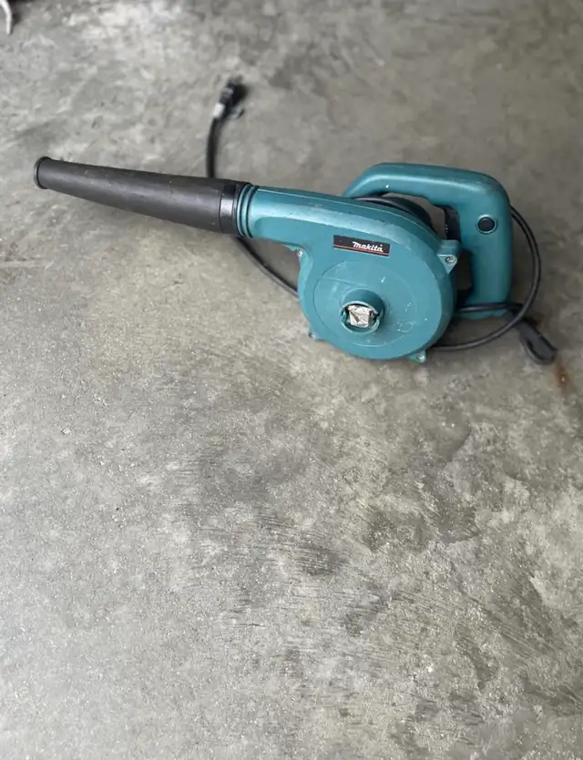 Makita 120V Leaf Blower (indoor use aswell)