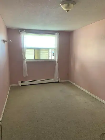 Large room for rent, 17x9 ft with walk in closet, share kitchen and bathroom. Laundry onsite (card o...