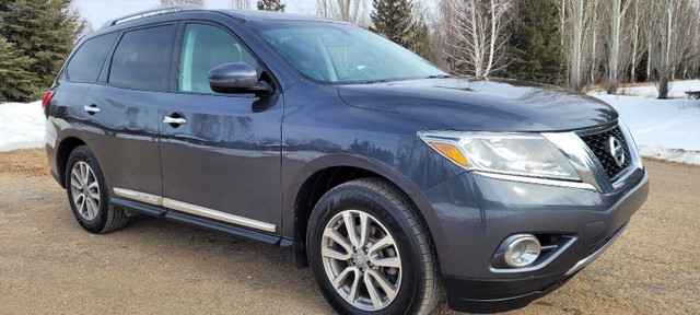 2015 Nissan Pathfinder For Sale in Cars & Trucks in Saskatoon - Image 2