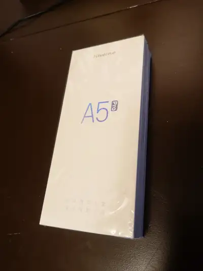 For sale is a Hisense A5 Pro e-ink smartphone. White finish. The phone is in perfect functional cond...