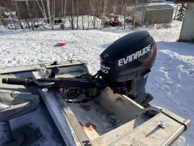2014 Evinrude etec 50hp Electric start Power trim and tilt 2 stroke Long shaft 14’ aluminum boat 3 s...