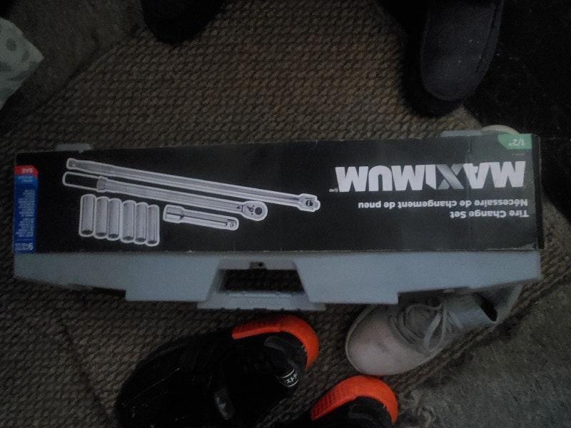 EMERGENCY ROADSIDE TIRE CHANGING KIT. Hand Tools Peterborough Kijiji