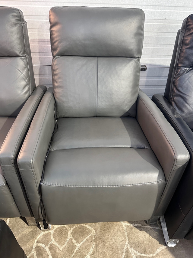 Leather power reclining chairs in Chairs & Recliners in Winnipeg - Image 3
