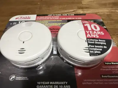 Ensure your family's safety with this set of two Kidde 10-year smoke alarms featuring sealed lithium...