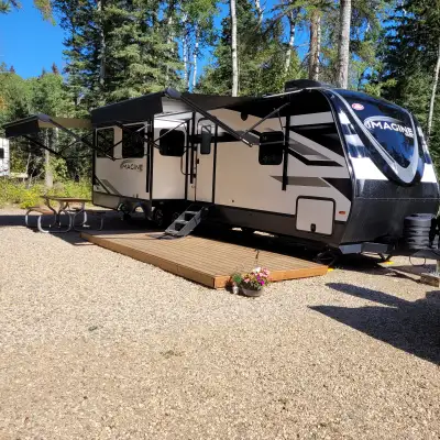 The 2023 Grand Design Imagine 2970RL is a travel trailer with a dry weight of 7,397 lbs, a GVWR of 8...