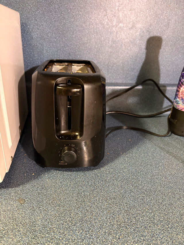 2 slice bread toaster in Toasters & Toaster Ovens in City of Halifax