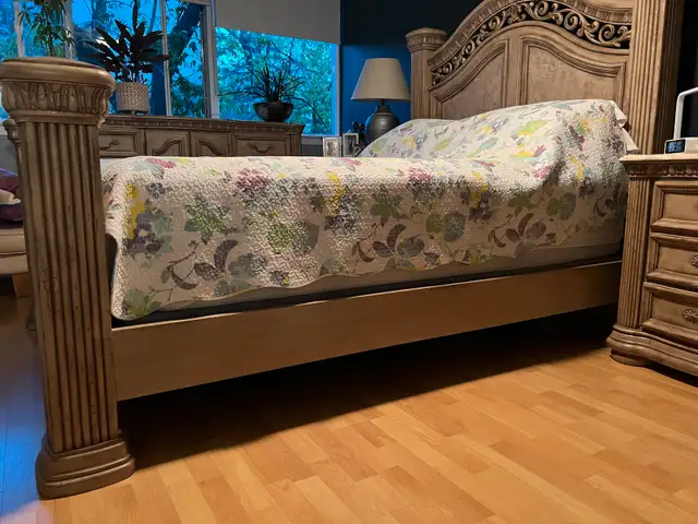 Wynwood Cordoba Queen Bedroom Set – Solid Wood, Elegant Antique63838169134339121