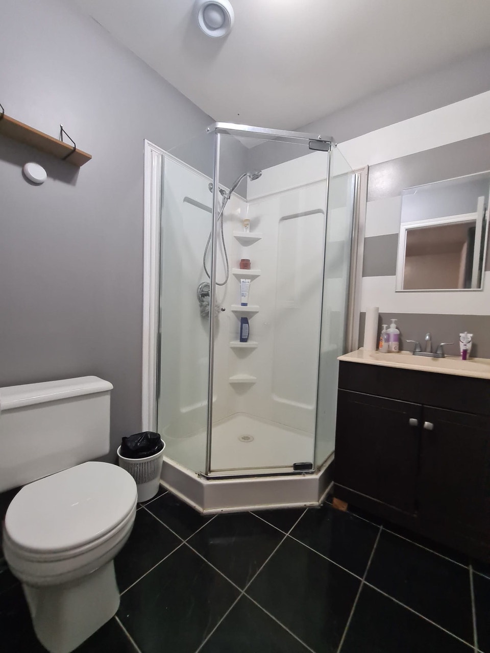 BEDROOM WITH PRIVATE BATHROOM 800CAD 4