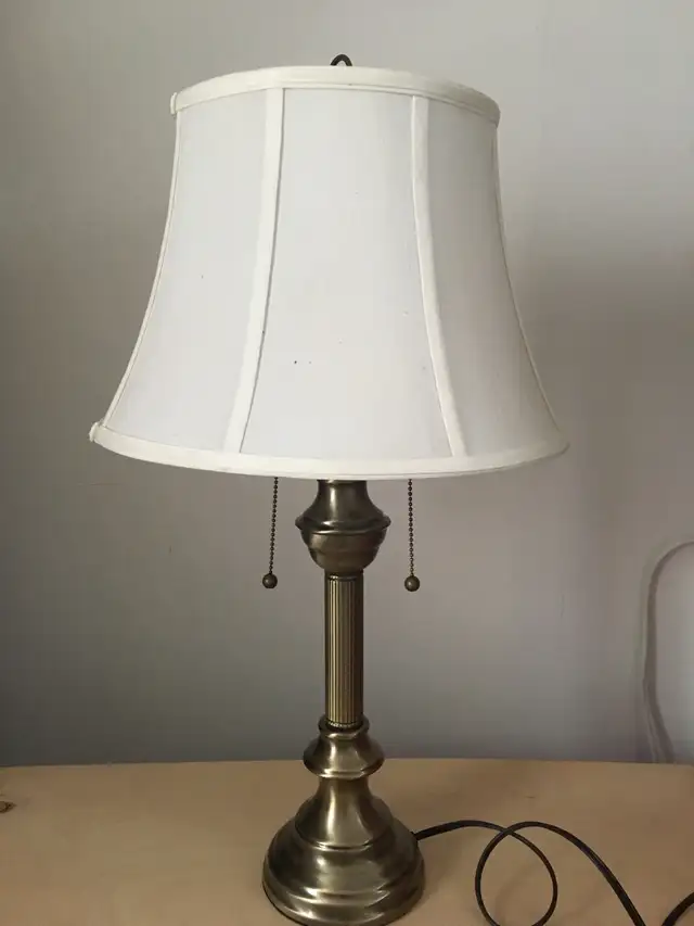 Table lamp in Indoor Lighting & Fans in City of Montréal - Image 5