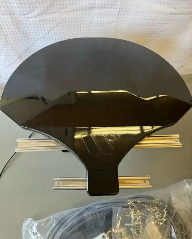 Winegard RZ-6035 TV Antenna in Other in Hamilton - Image 7