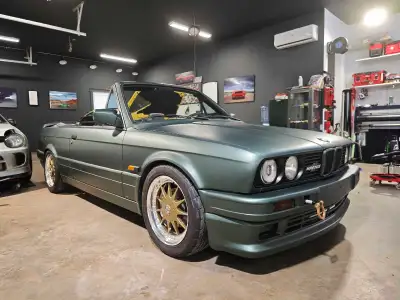 1991 BMW e30 320i Imported from Japan Wrapped in 3M Matte metallic pine green 122,071 Kms. 2.0L inli...