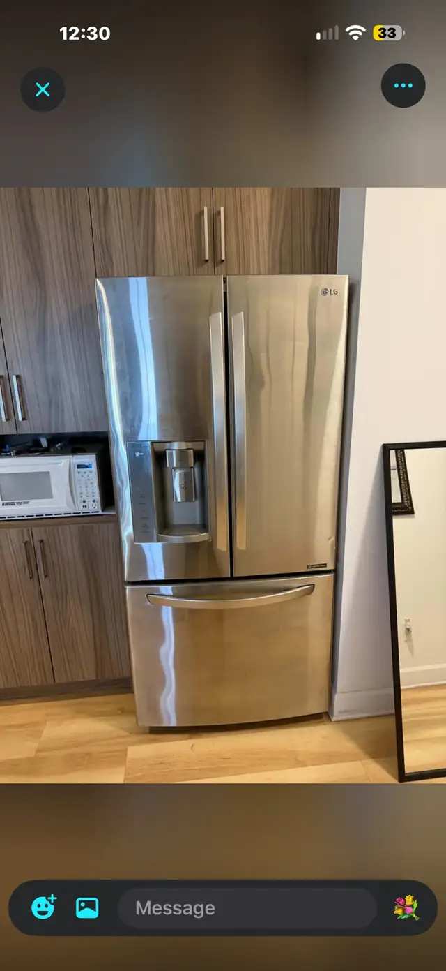 GE Stove and Refrigerator for Sale. Refrigerator with Ice Maker