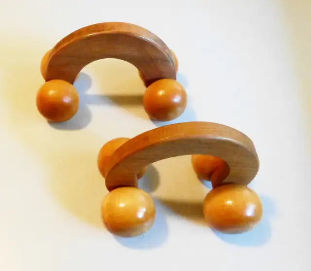 VINTAGE WOODEN BALL HAND HELD MASSAGERS in Health & Special Needs in Guelph - Image 2