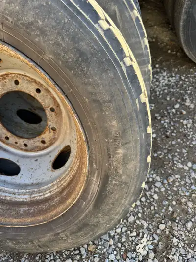 4 tire on rims 30-40% 225/70/19.5