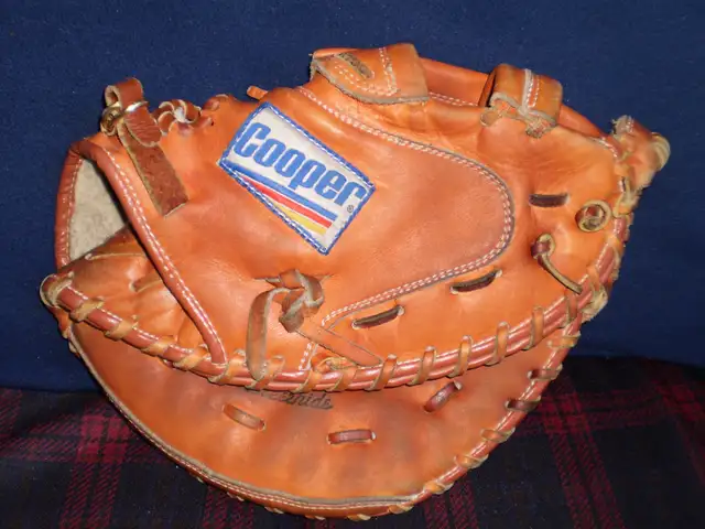 12 inch LH Baseball Softball GLOVES in Baseball & Softball in City of Toronto - Image 2