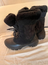 Columbia women winter  boots - Size 6