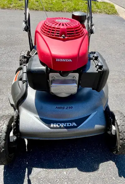 Gas-powered Honda lawn mower Key Features & Specs: Brand/Model: Honda HRS216 Engine: Honda GCV160 4-...
