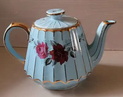 Vintage Sadler Collectible Blue/Gold Teapot with Pink and Red Roses. No chips or cracks. Number # 30...