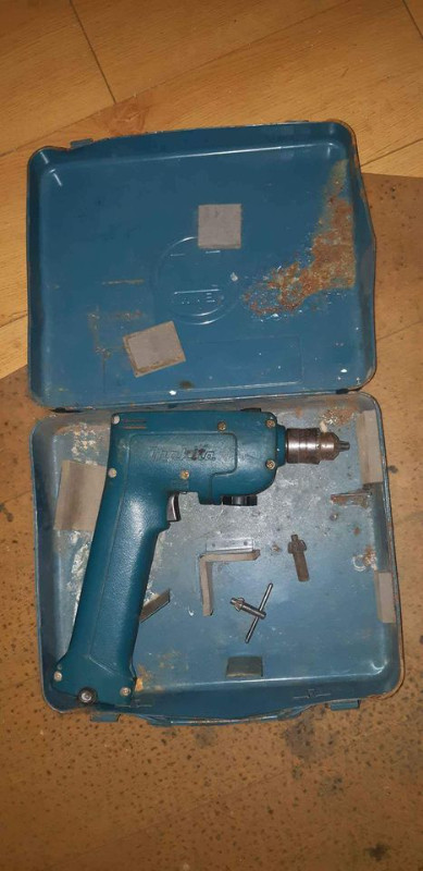 Vintage Makita 6012HD Cordless 9.6V Drill Driver Tool with Case dans Outils électriques  à Ville de Montréal