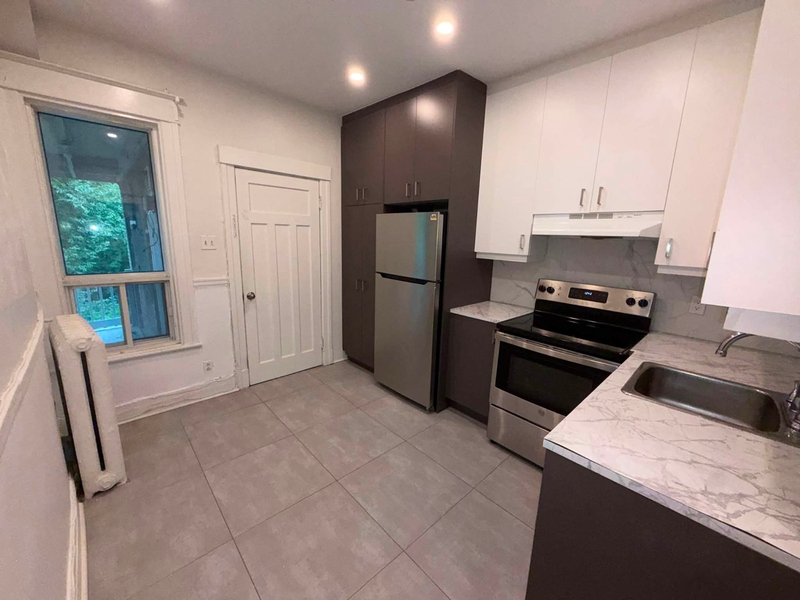 ***GRAND LOGEMENT 5 1/2 À NDG, semi-meublé***2100$ par mois. — photo 1
