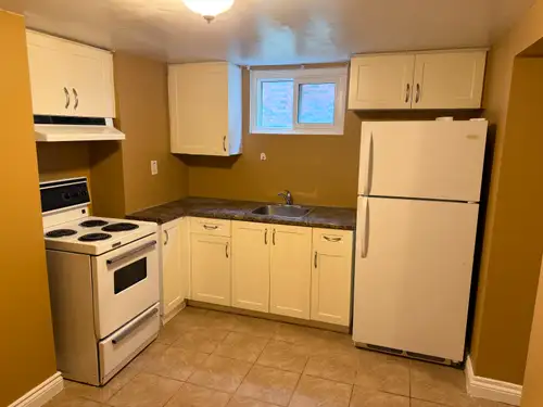 Bright and comfortable studio apartment available October 1st in a well-maintained building in Niaga...