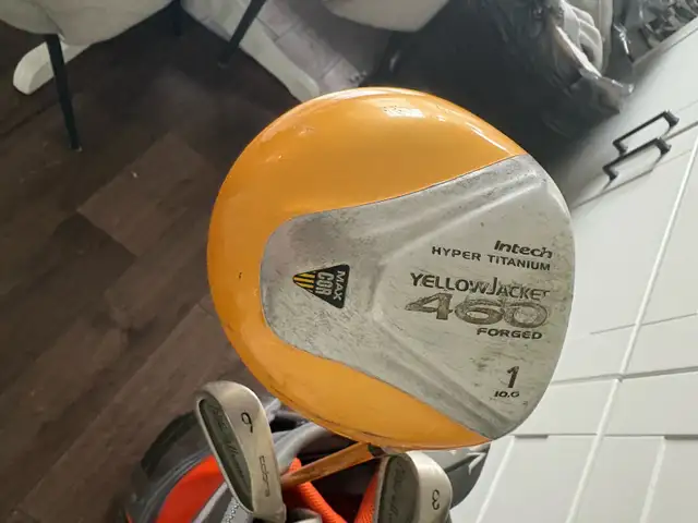 women’s right handed for clubs and bag in Golf in Guelph - Image 7