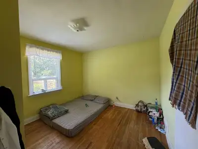 Room for rent available