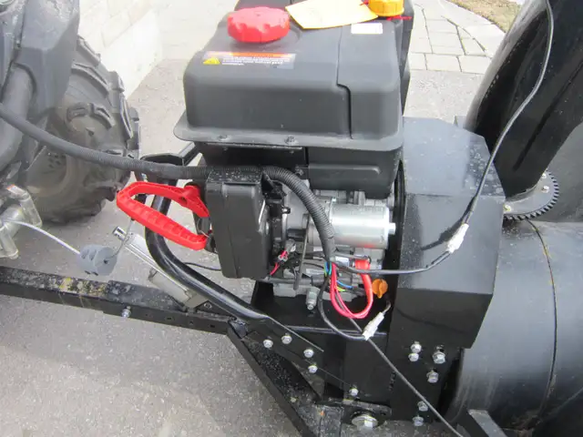 SNOW BLOWER FOR FRONT OF ATV in Snowblowers in Kawartha Lakes - Image 9