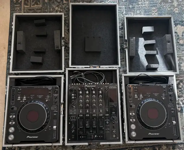 Pioneer Pro DJ Setup – DJM-800 + 2× CDJ-1000MK3 + Hard Cases in General Electronics in Calgary - Image 2
