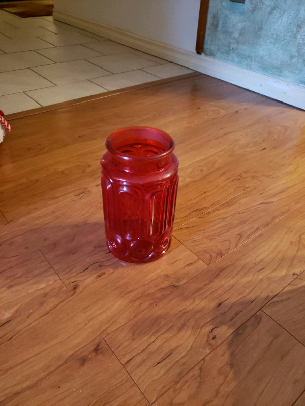 Red Vase in Other in Kingston - Image 2