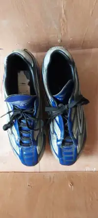 Umbro Fuser Soccer Shoes - Size  9.5   US