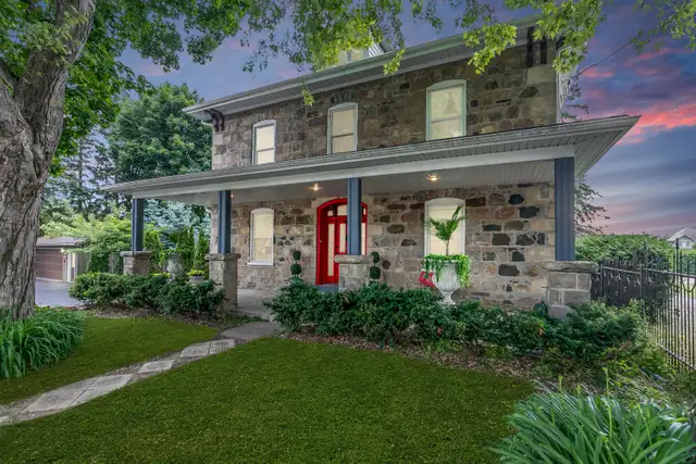 2 bedroom, 2 bath, upper floor apartment - Arthur -