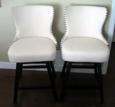 I have 2 beautiful 26 inch high swivel counter height stools for sale that were purchased from Wayfa...