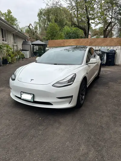 2018 Tesla Model 3 Long Range AWD Dual Motor Asking $21,900 open to realistic offers 156,000 km 85%...