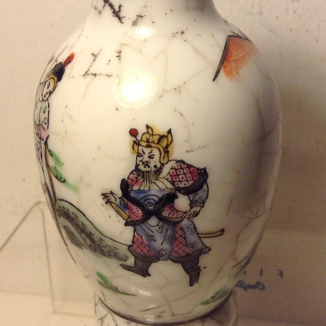 Antique Small Chinese Porcelain Vase Chenghua Nian Zhi (Chenghua in Arts & Collectibles in Vancouver - Image 3