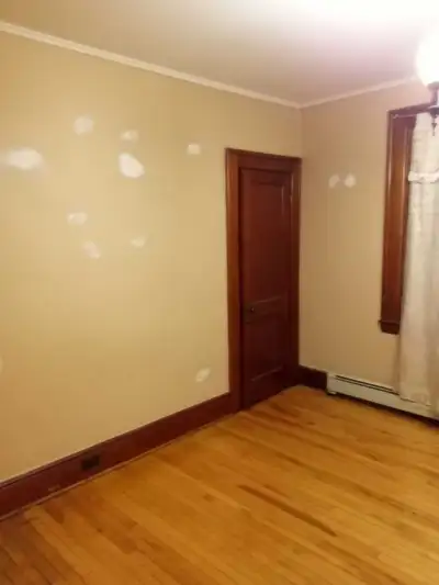 Large Bedroom available in a 3 bedroom apartment. Includes heat and lights, laundry, wifi and parkin...