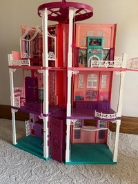 Barbie Dreamhouse with elevator 