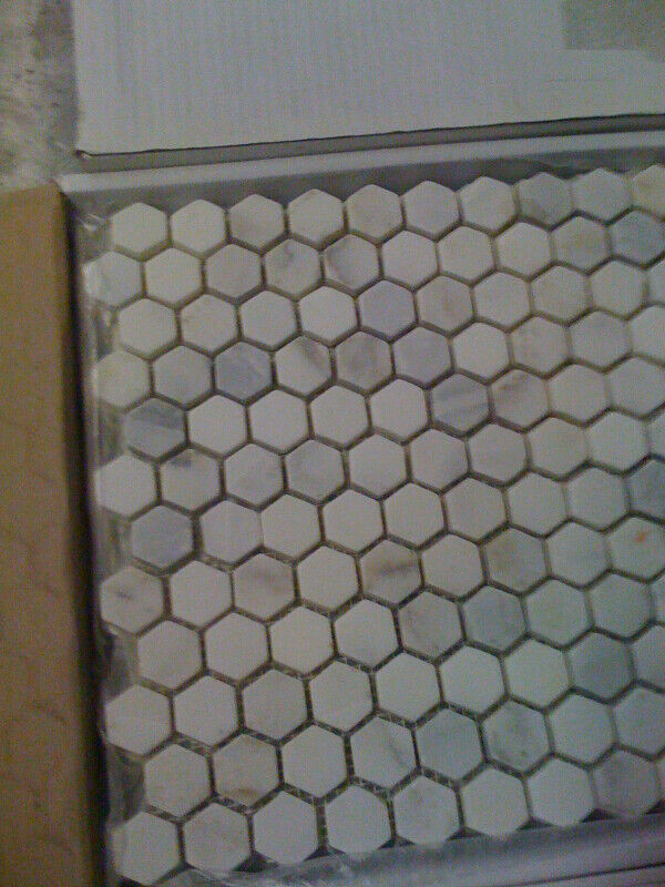 1" HEX Carrera Mosaic Marble Tile polished in Floors & Walls in City of Toronto - Image 2