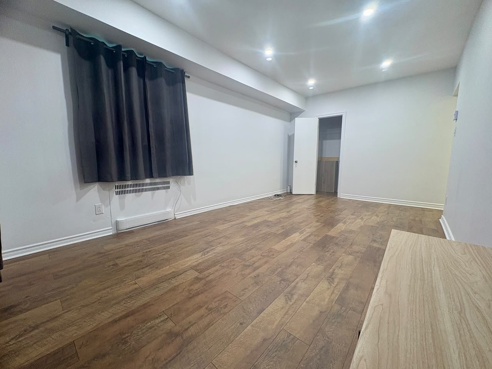 ***IMMEDIATELY AVAILABLE 2 1/2 Métros Villa-Maria et Snowdon*** 3