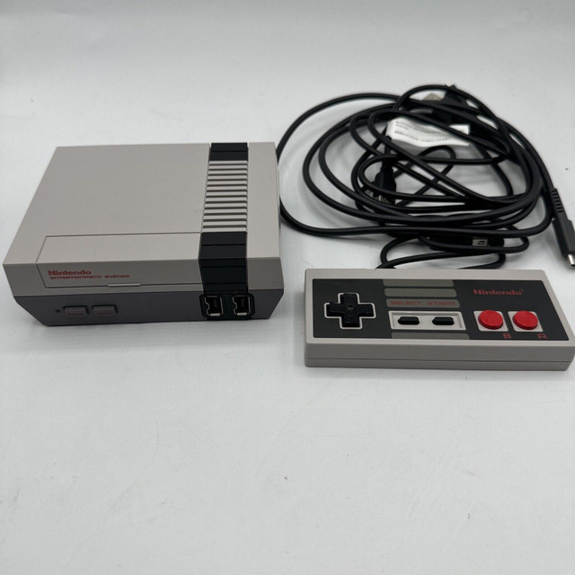 Nintendo Entertainment System: NES Classic Edition (CLV-001) in Older Generation in Burnaby/New Westminster