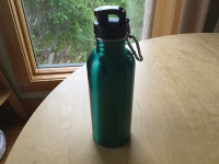 NEW Water bottle insulated flip top , clip 750ml stainless steel