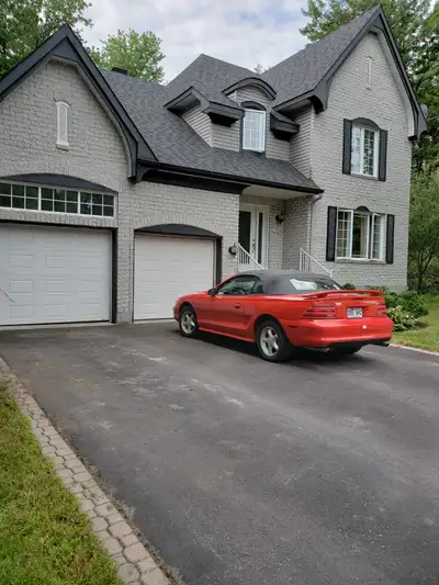 Room for rent in Saint-Lazare. The home is located close to bike trails and several ponds. Parking,...