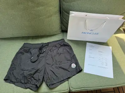 ** Authentique short de bain Moncler (Size M) + Facture **, View more