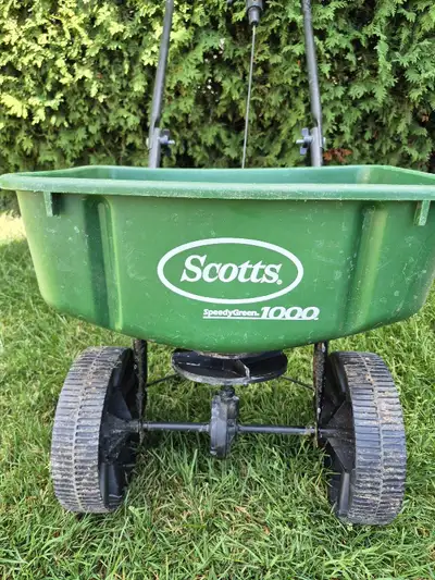 ÉPANDEUR - SCOTTS SPEEDYGREEN 1000, View more